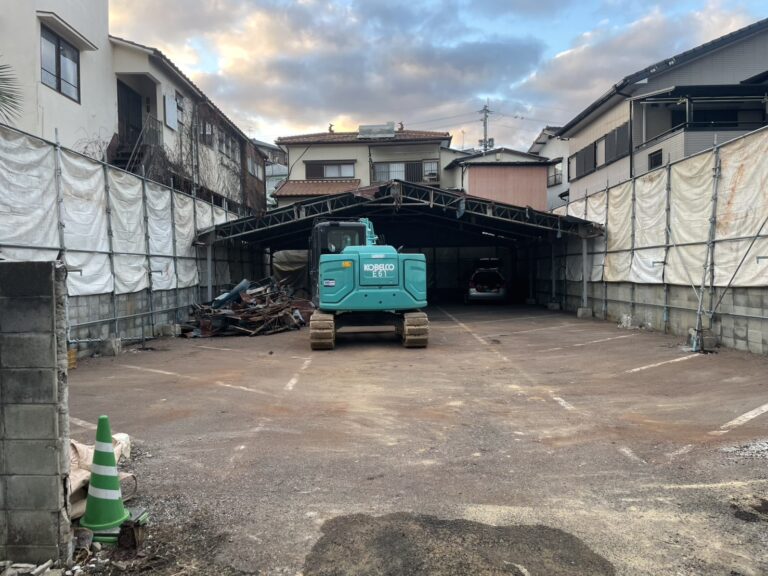 【福岡市城南区】友丘にて！大きな駐車場の解体工事が進んでいます🚜