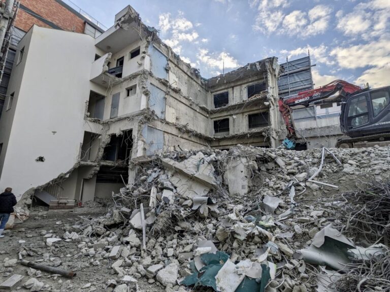 【福岡市南区】寺塚の大型ビル解体、中盤戦へ！圧倒的なコンクリートの量に驚きです🏢🚜
