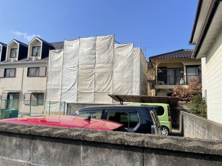 【福岡市城南区】鳥飼にて解体工事スタート！防音シートでしっかり養生し、安全第一で進行中です🏠🚧