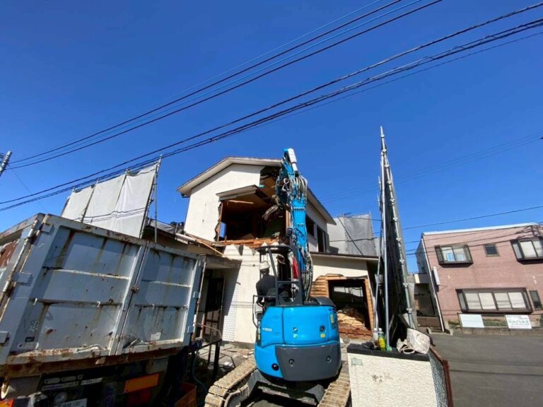 【福岡市早良区】賀茂にて新たな解体工事が着工！手作業と重機の連携で丁寧に解体を進めています🏗️💪