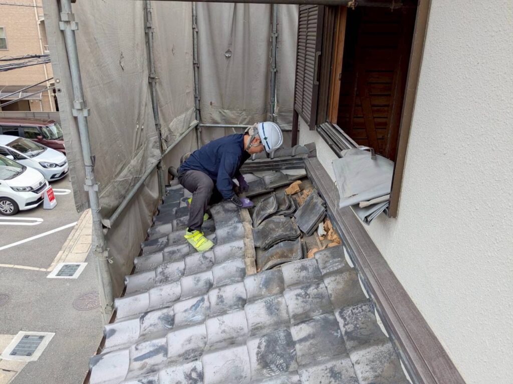【福岡市早良区百道】解体工事中レポート｜手解体・屋根瓦撤去・廃材分別の手仕事を一気にお届け🏠🔨