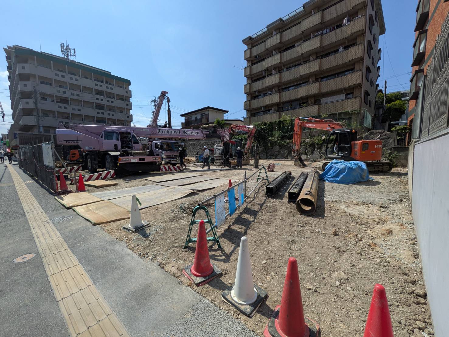 福岡市南区寺塚のビル現場・地中杭撤去工事の全景
