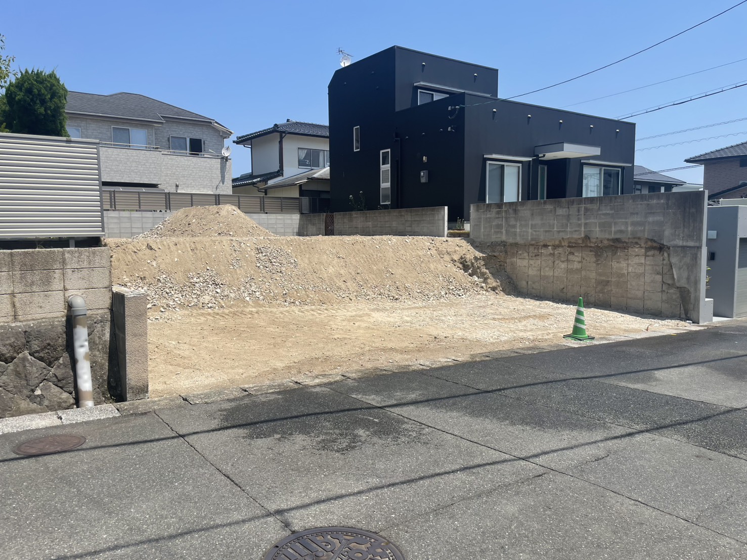 道路側から見た、完工後の生の松原4丁目の更地