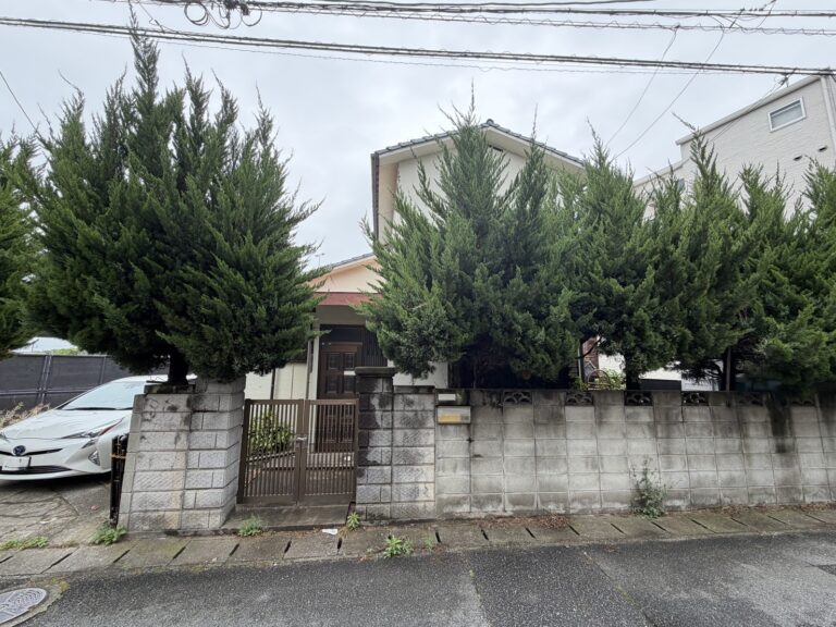 【福岡市城南区梅林】木造2階建の解体工事スタート｜幹線道路沿いの飛散対策と「未来への準備」🏠🚜