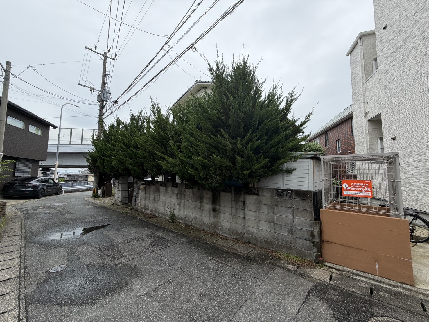 梅林5丁目の現場と幹線道路の位置関係・道路側からの俯瞰