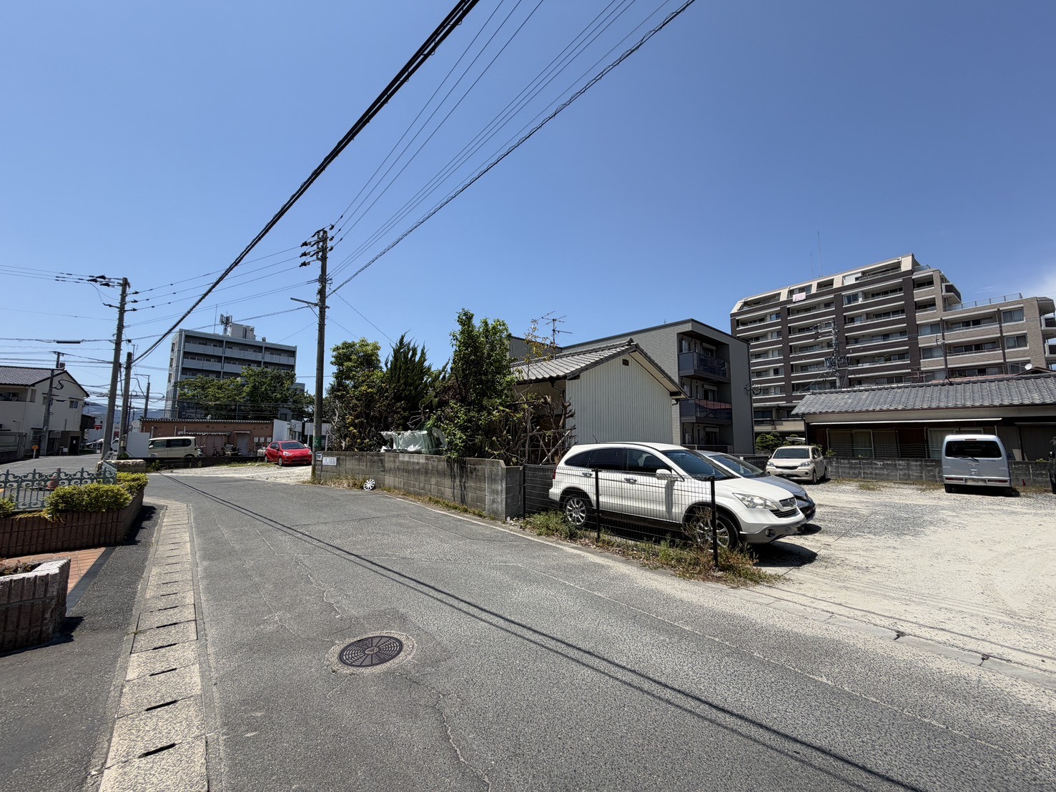 マンションに囲まれた城南区干隈の現場まわりの様子