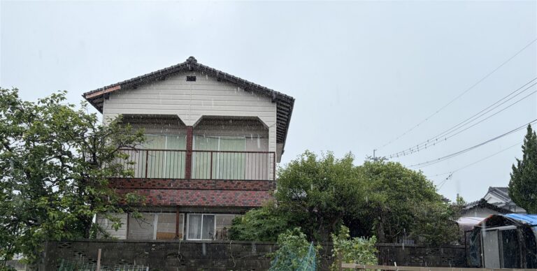【福岡県糟屋郡志免町】長年の暮らしが息づく木造2階建て、解体の着工前レポート｜敷地の古い井戸とともに🏠
