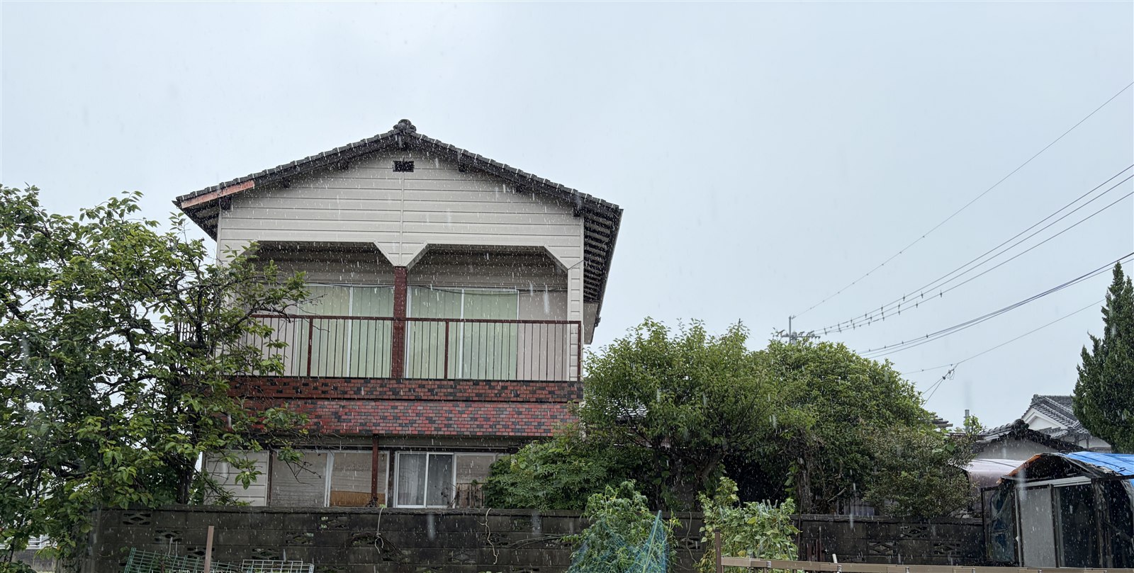 解体着工前の木造2階建ての住宅（糟屋郡志免町吉原）