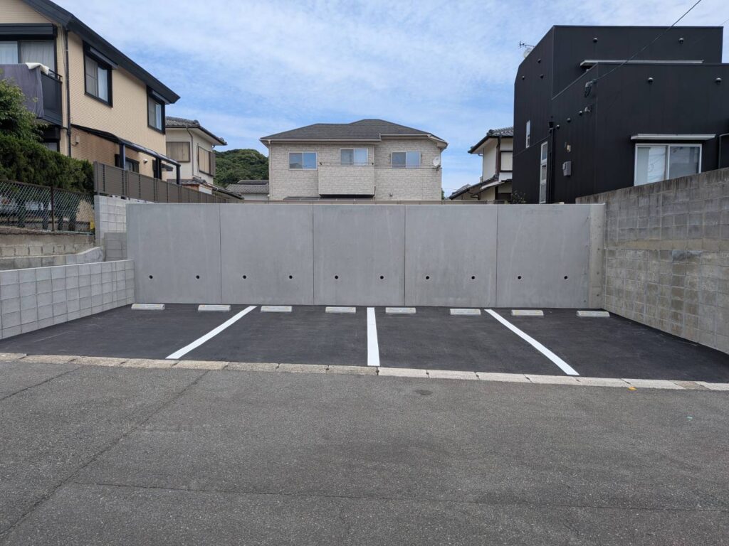 【福岡市西区生の松原】擁壁・造成した土地が、使いやすい駐車場に｜アスファルト舗装で完工しました🚗✨