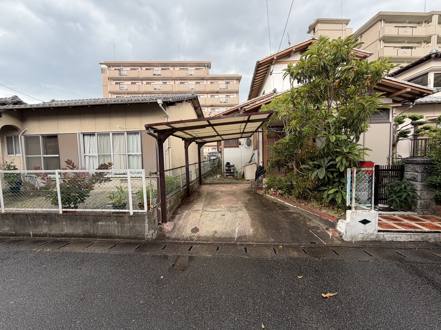 福岡県春日市 着工前の古いカーポート