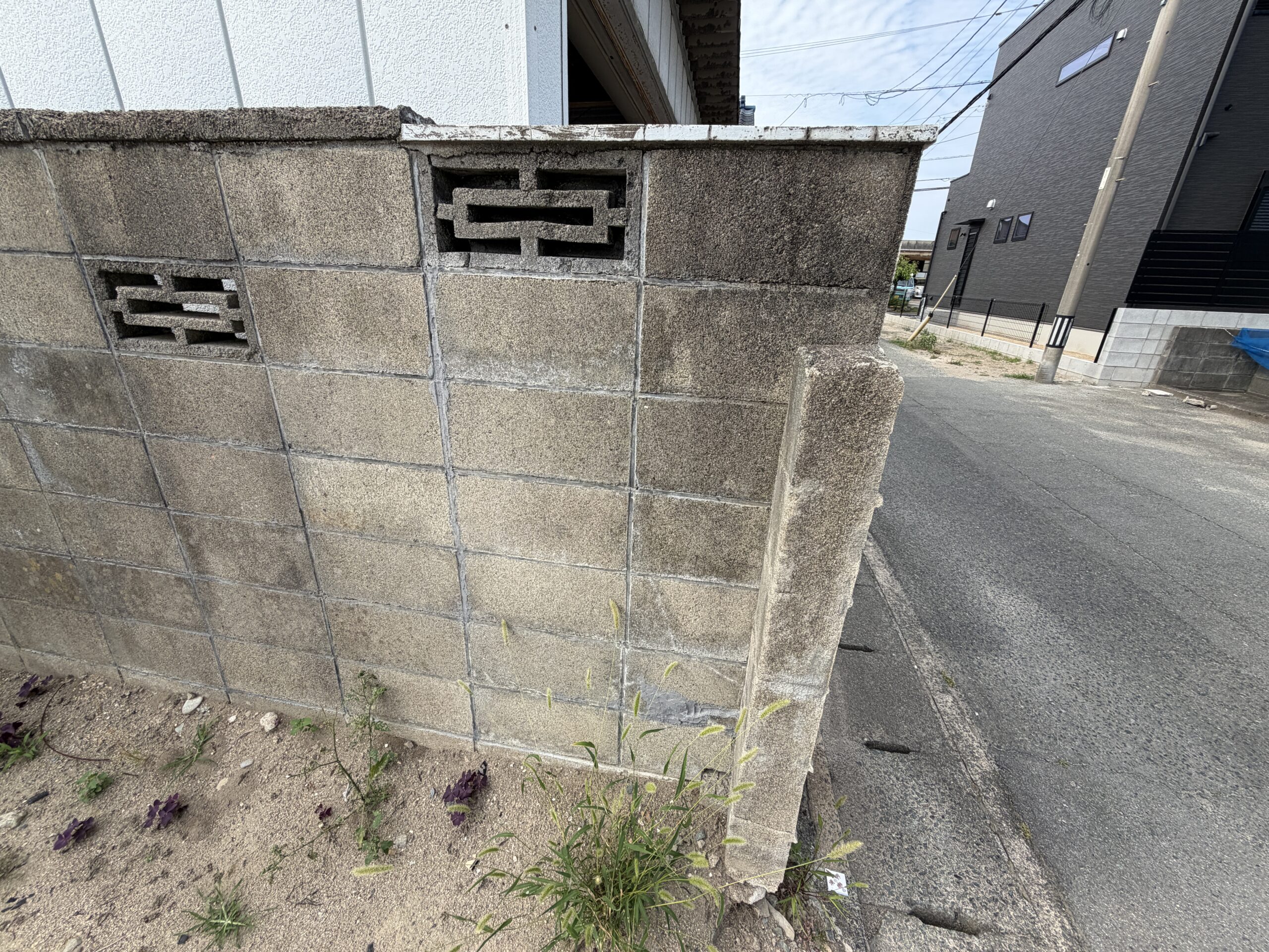 久留米市大石町 着工前の老朽化したブロック塀(コンクリートブロック塀)