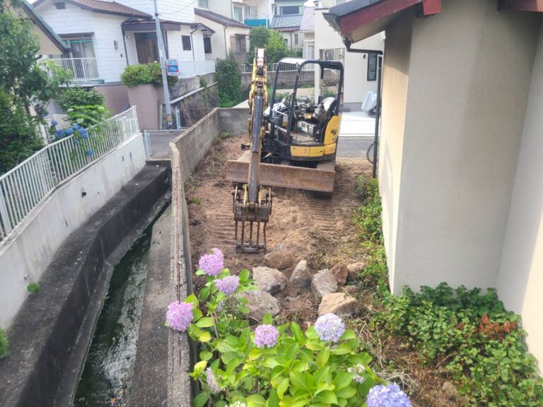 【福岡市城南区七隈】解体工事の作業中レポート｜地中から現れた大きな石も、ていねいに運び出しています🚜