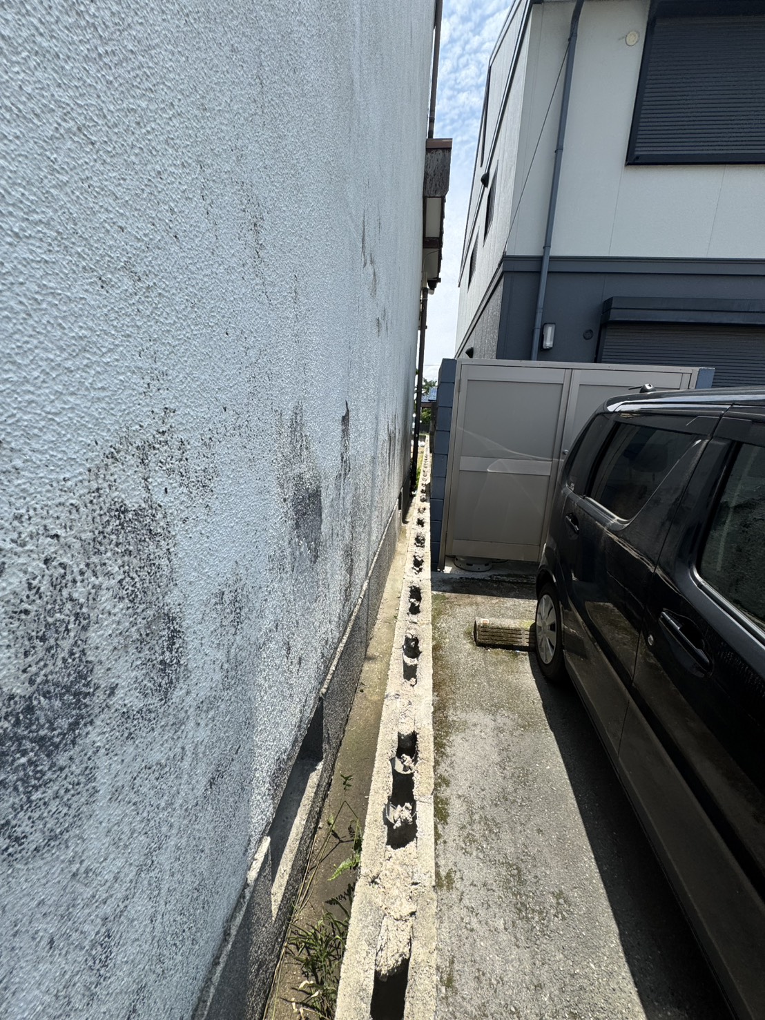 隣家との通路に面したブロック塀の解体作業 久留米市大石町