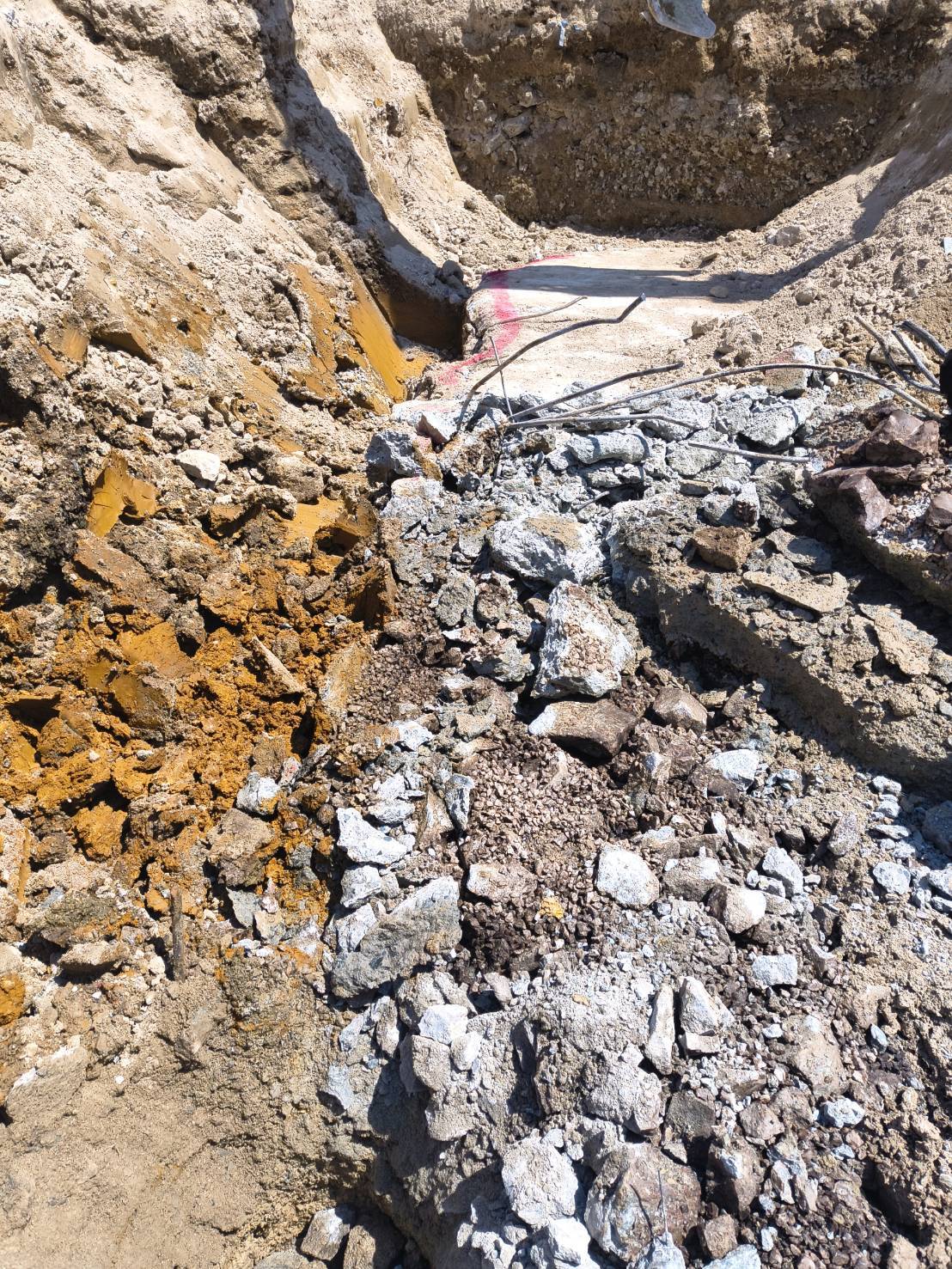 大野城市白木原 地中から出た旧建物の基礎ガラの断面