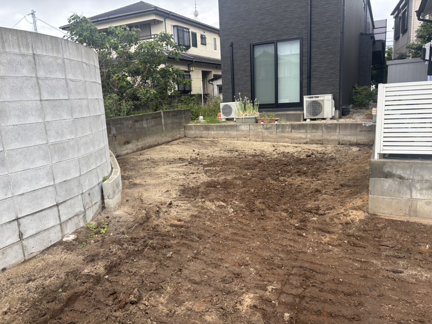 福岡市博多区麦野で煙突基礎の撤去後きれいに整地された更地