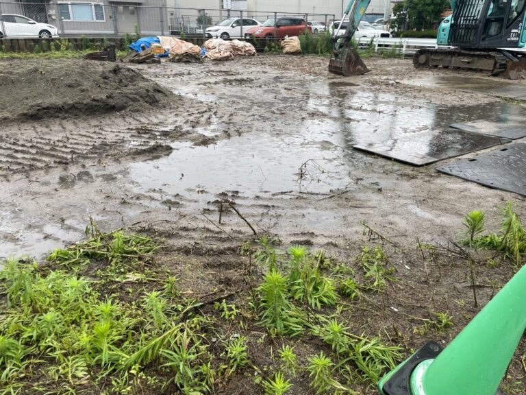 【福岡市博多区】豊の解体現場、重機できれいに整地を進めています🚜