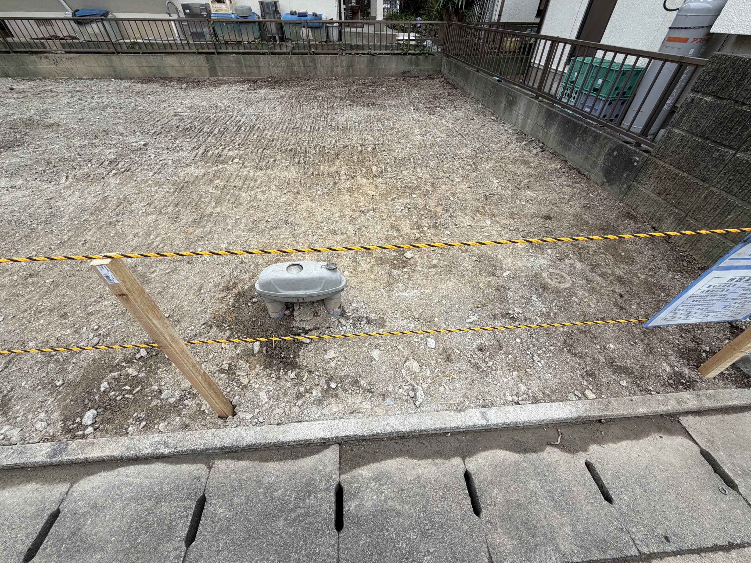 ていねいに整地された地面の様子