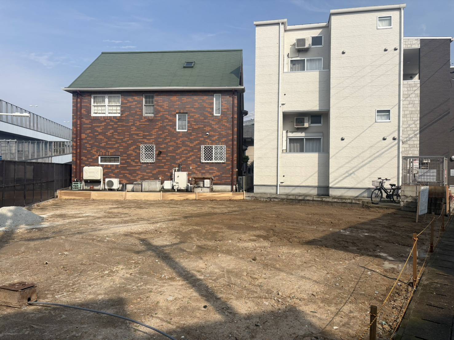 ブロック塀を撤去して、すっきりと明るくなった敷地