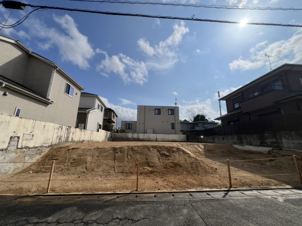 【福岡市南区】高低差のある敷地・木造2階建ての解体事例｜「更地」の仕上げは、土地の次の予定に合わせて決まります