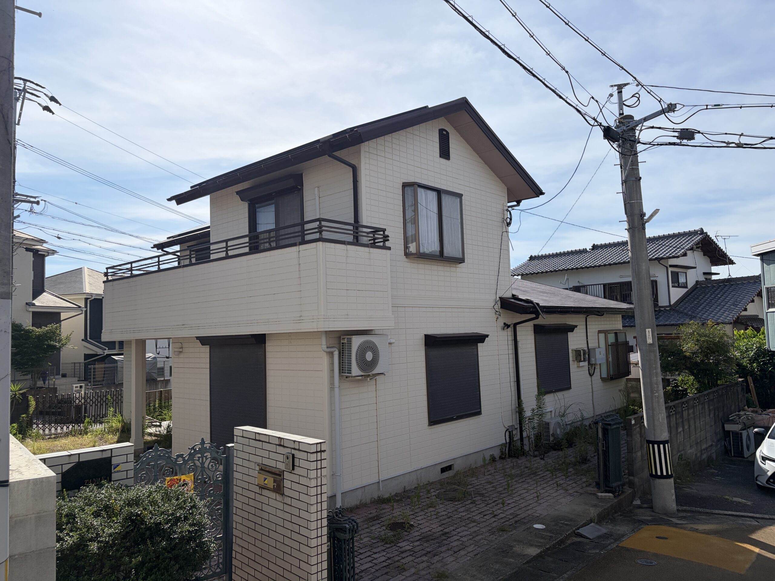 福岡市城南区堤、道路側から見た住宅の全景