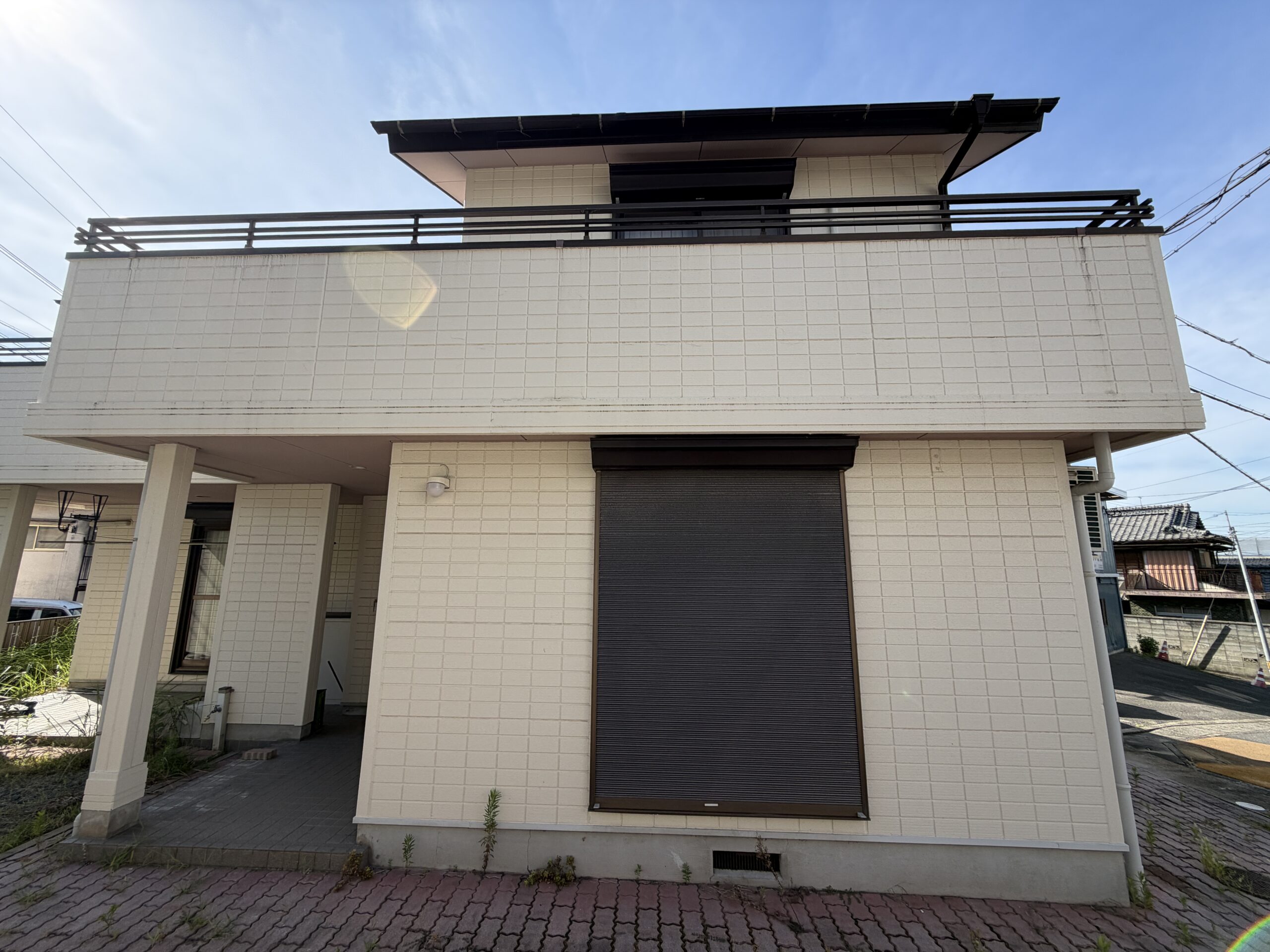 福岡市城南区堤、バルコニー付きの木造2階建て住宅の正面外観