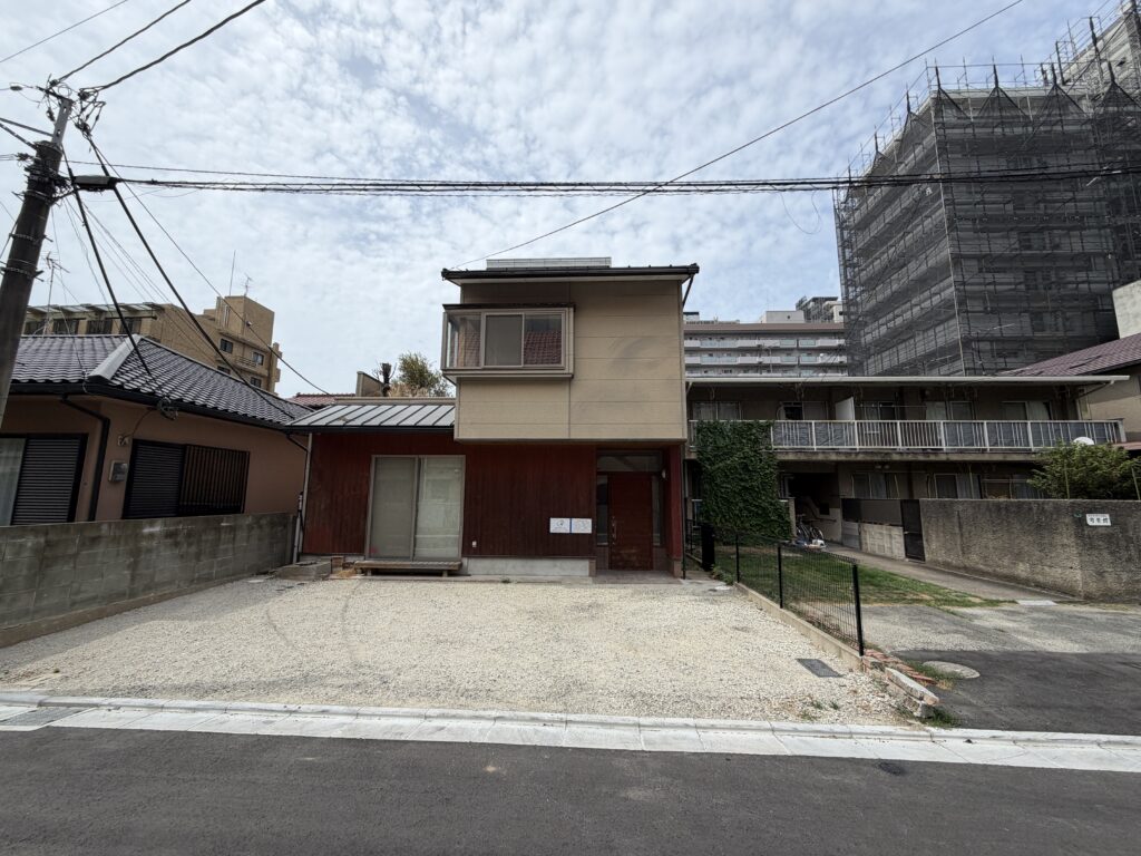 【福岡市中央区】草香江の蔦に包まれたお住まい｜解体工事の準備が整いました🏠✨