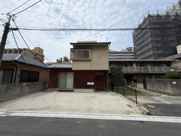 【福岡市中央区】草香江の蔦に包まれたお住まい｜解体工事の準備が整いました🏠✨
