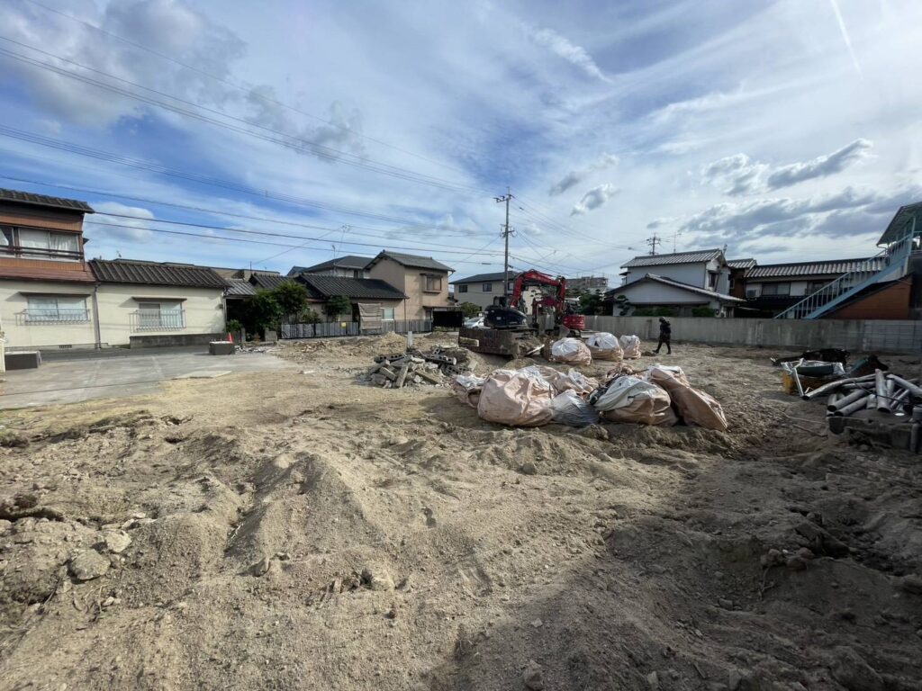 【福岡市南区】横手の現場、基礎を撤去し、更地へ向けて整地が進んでいます🚧