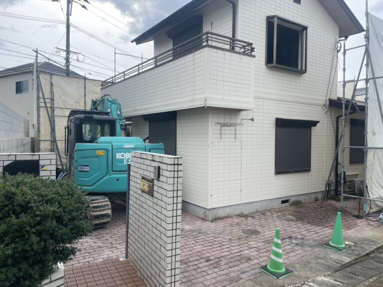 【福岡市城南区】堤の解体現場、内部解体を終え、いよいよ重機が動き出します🚜