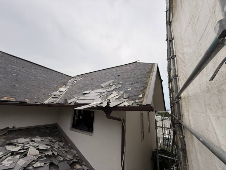 【福岡市東区】屋根は、1枚ずつ手で降ろします｜松香台の解体現場レポート🔨