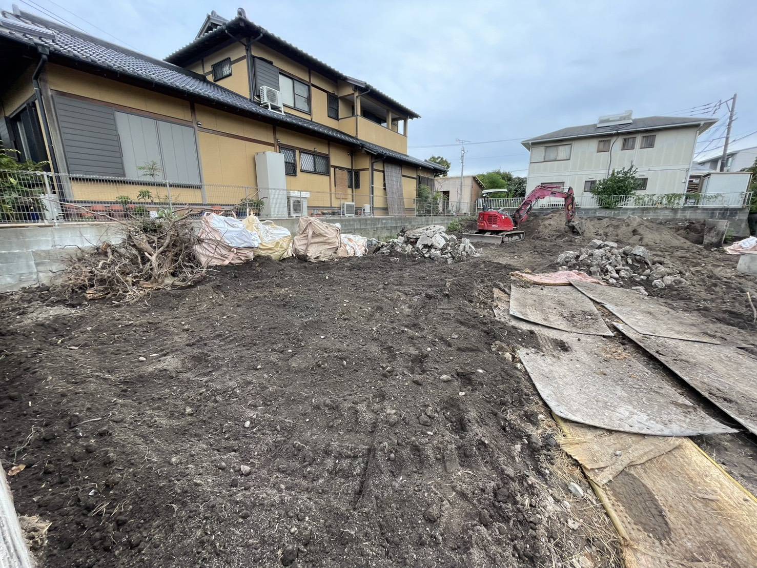 那珂川市松木、母屋と離れが解体され更地になった敷地