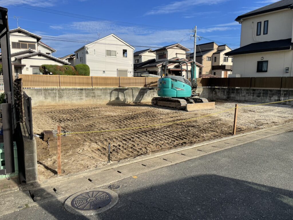 【福岡市早良区】賀茂の解体工事が完了しました｜水路沿いの土地が、次の出番を待つ更地へ🌱
