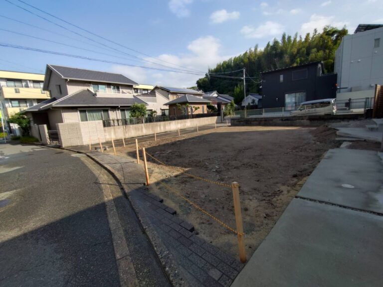 【福岡市博多区】空港前の3階建て、解体工事が完了しました｜杭とロープで囲った更地へ🌱