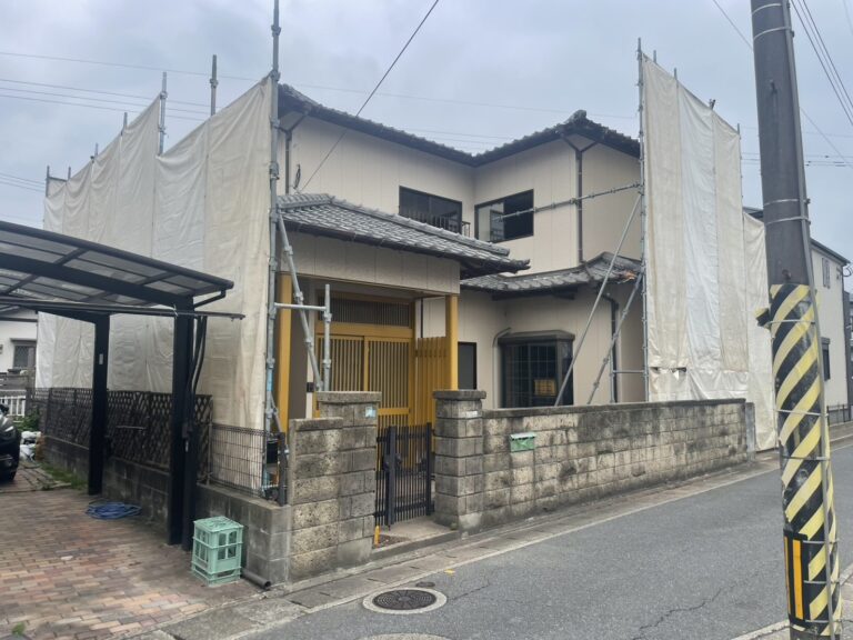 【福岡市早良区】賀茂の木造2階建て、瓦も地中の杭も分けて片づけます｜解体中の現場レポート🔨