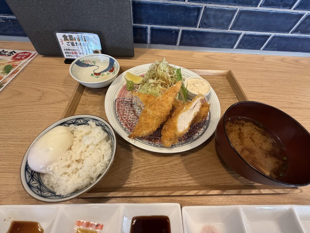 中がしっとり、ジューシー。樋井川の「食堂 一の矢」さんで、ささみのフライ定食🍱