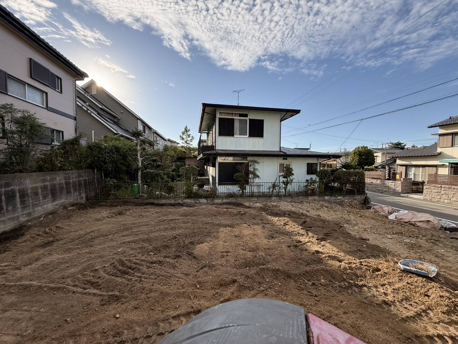 基礎を撤去し、土をならしはじめた桜丘の現場