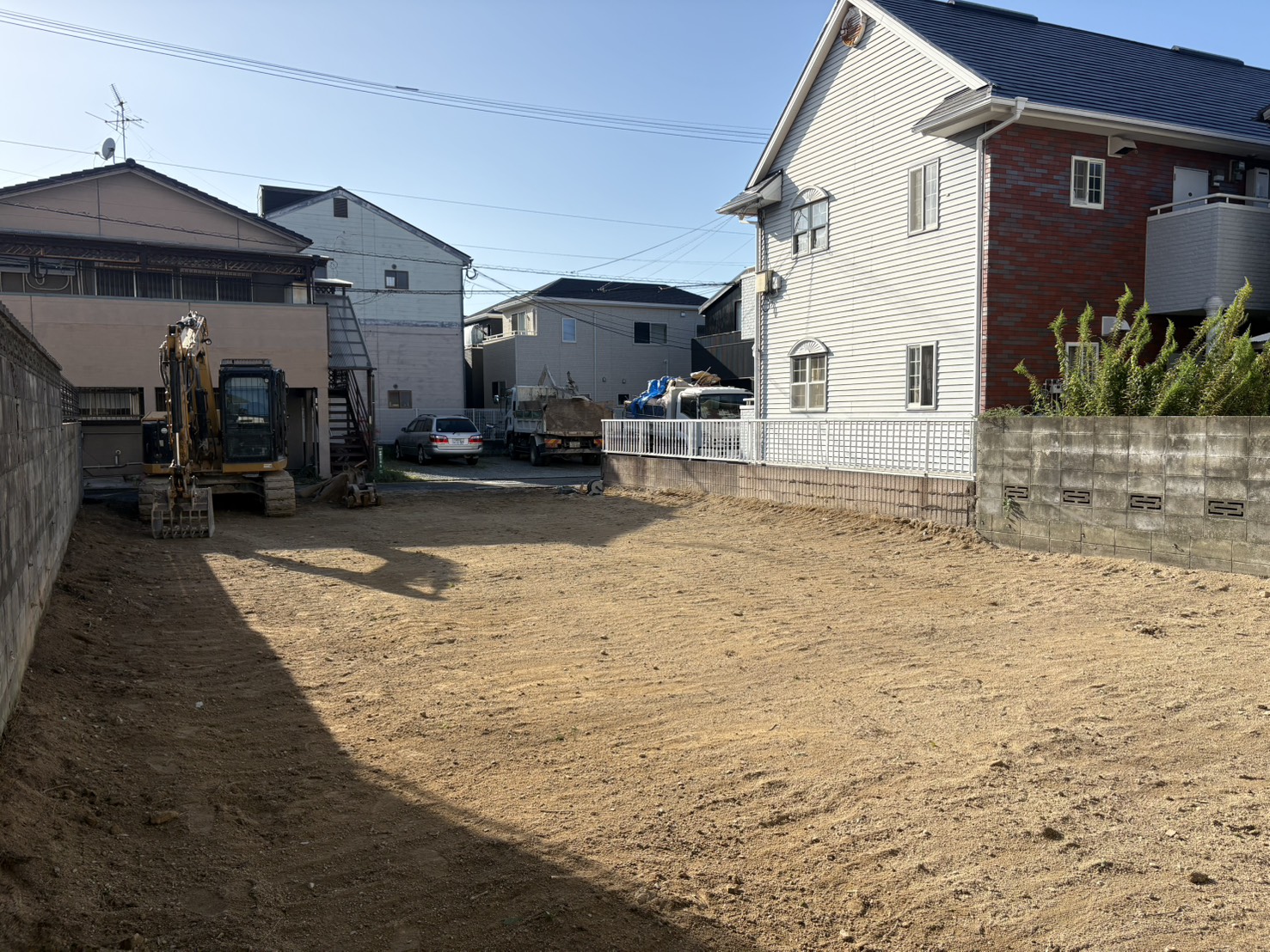 敷地の奥から道路側を見た田隈の更地